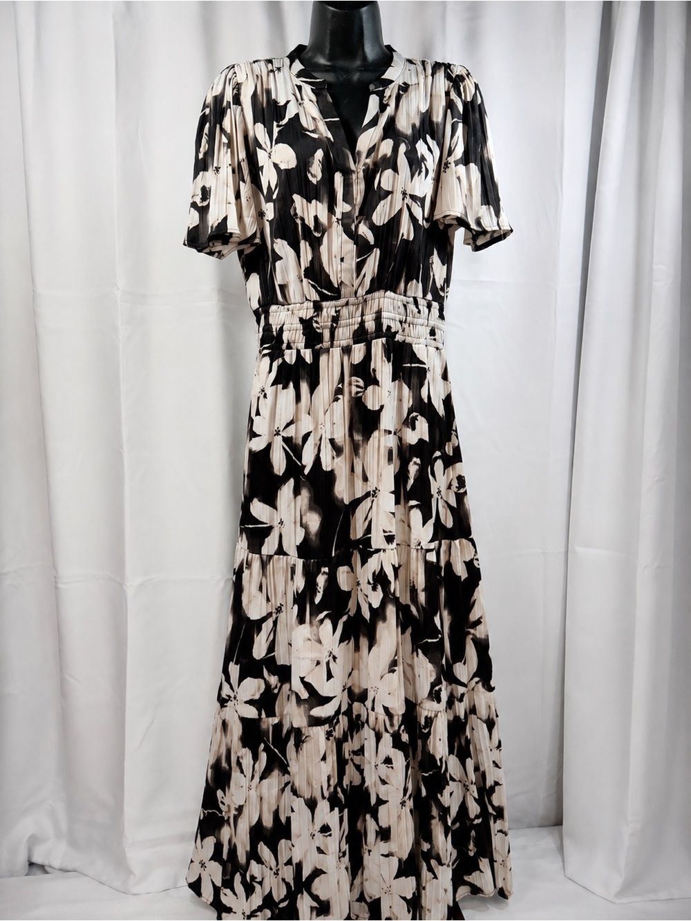 Vera Wang |Floral Pleated Tiered Maxi Dress| " Silky Feeling "